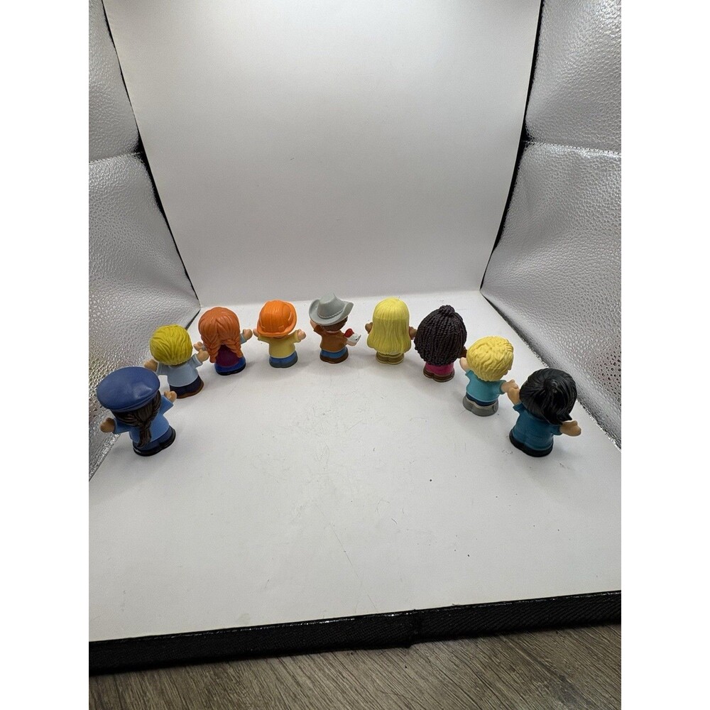 Fisher Price Little People Set Of 9 Characters - Picture 5 of 7